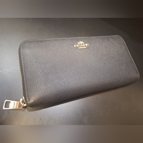 Coach Saffiano Leather Long Zip Around Wallet Accordian Black Gold Hardware - Picture 1 of 14